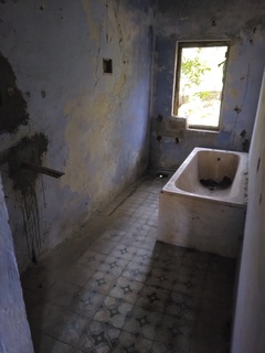bathroom3.jpg